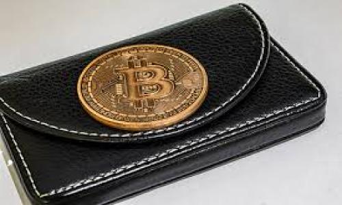 在币圈（Cryptocurrency）中，空投（Airdrop）是指项目方将其新发行的代币或数字货币免费分发给持有特定钱包地址的用户。这通常是为了宣传新项目，吸引用户关注，或奖励现有的代币持有者。空投通常有几个不同形式，比如：

1. **持币空投**：用户必须持有某种特定加密货币，在特定的快照时间点（snapshot）符合条件的用户将获得新发行的代币。
   
2. **任务空投**：用户需要完成一些任务，如关注项目社交媒体、分享帖子、参与问卷等，完成后可以申请获得空投。

3. **注册空投**：用户只需在特定的平台注册账户，并提供钱包地址，就有机会获得空投。

空投的目的有多种，主要包括：

- **增加社区关注度**：通过空投吸引用户了解和使用项目。
- **测试用户反应**：了解用户对新代币的接受程度。
- **建立用户基础**：为了在项目启动时拥有初始用户群。

值得注意的是，在参与空投时，用户应注意保护个人信息和钱包安全，避免受到诈骗或信息泄露的风险。
